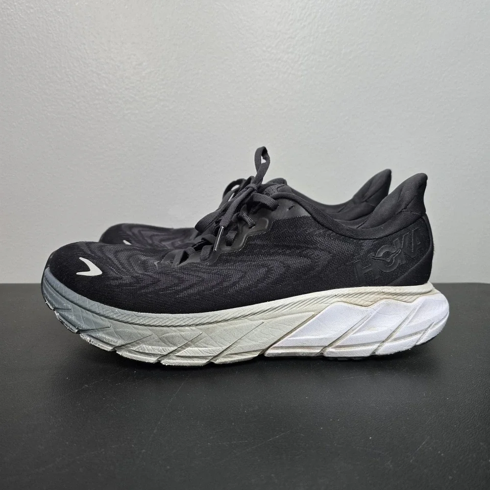 Hoka Shoes Womens Size 10.5B Black White Arahi 6 Performance Running Sneakers